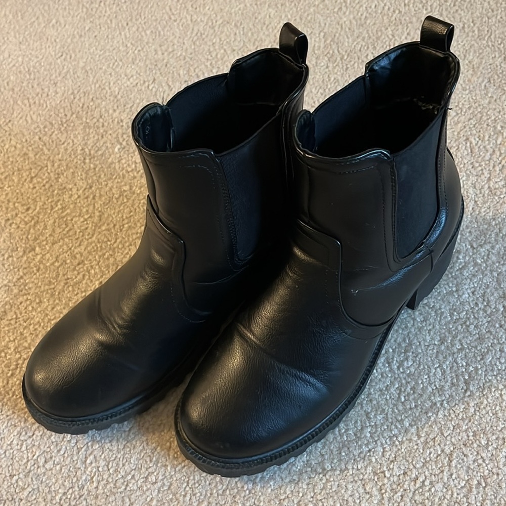 Forever 21 Women's black chelsea boot faux leather - Picture 3 of 8